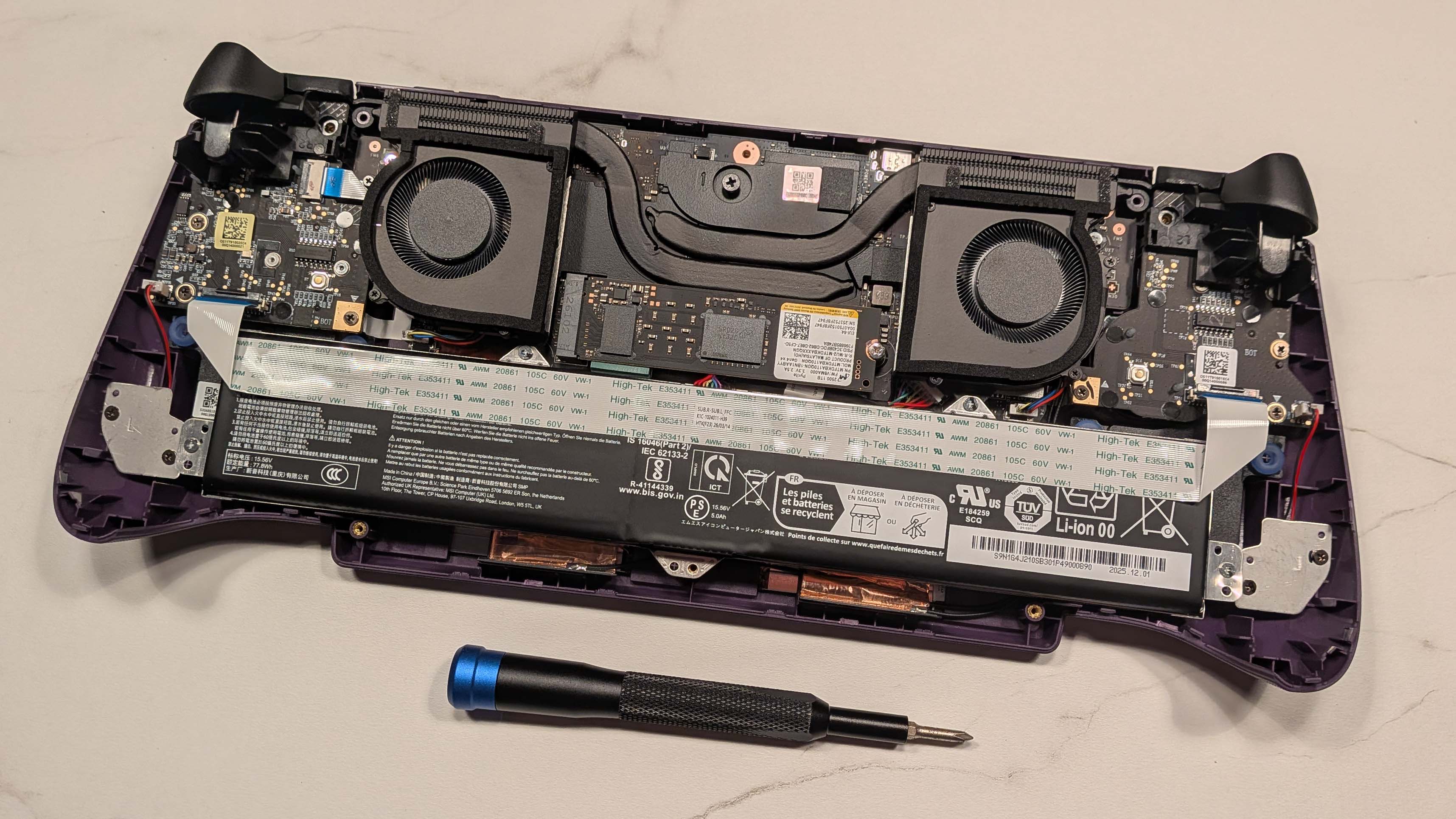 MSI Claw 8 EX AI+