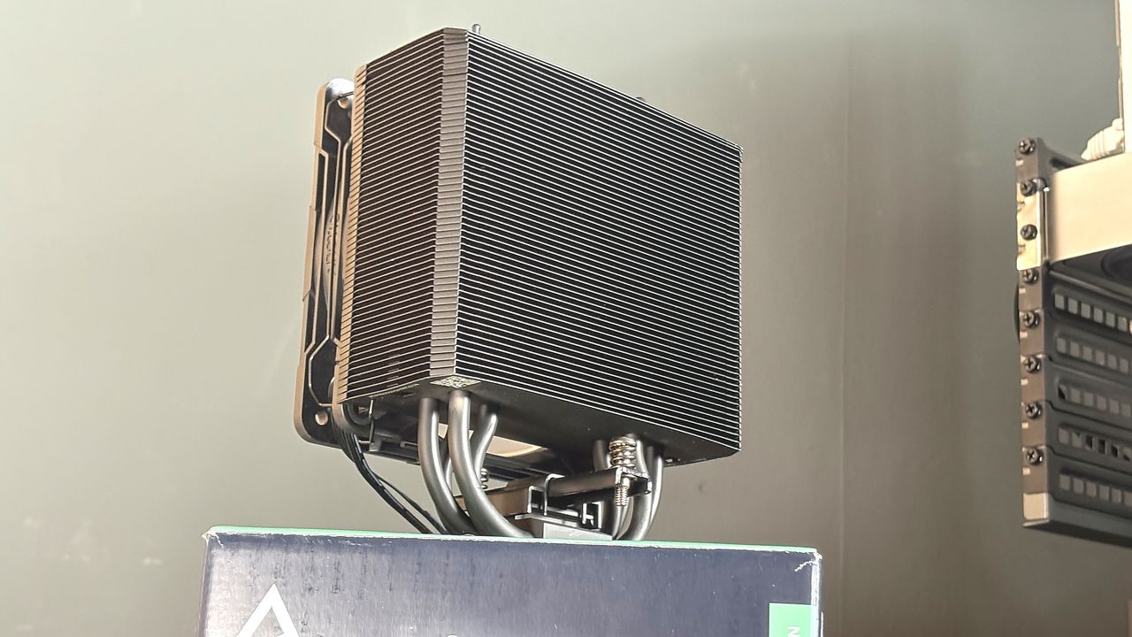 An Arctic Freezer 36-S on a desk and installed in a gaming PC, with the Freezer 36 nearby.