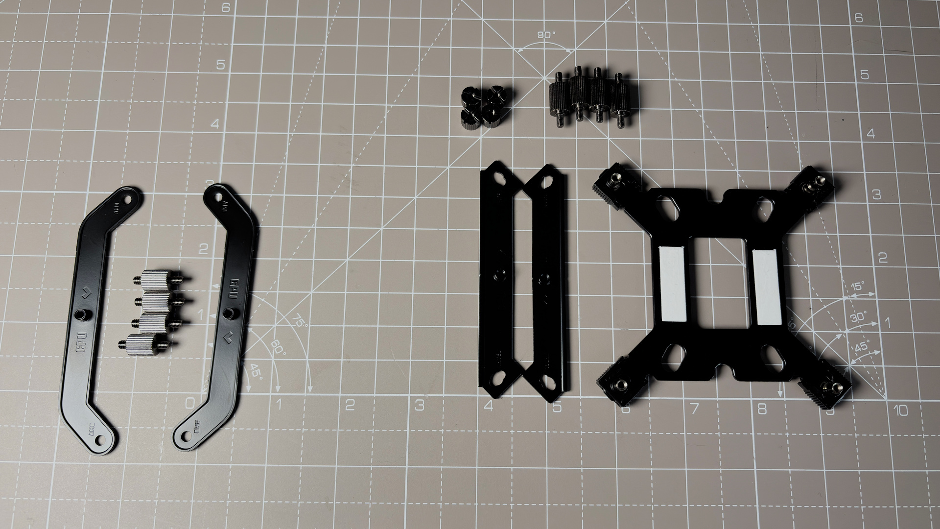 The Cooler Master V8 Ace 3DHP installed on a test bench and on its box.