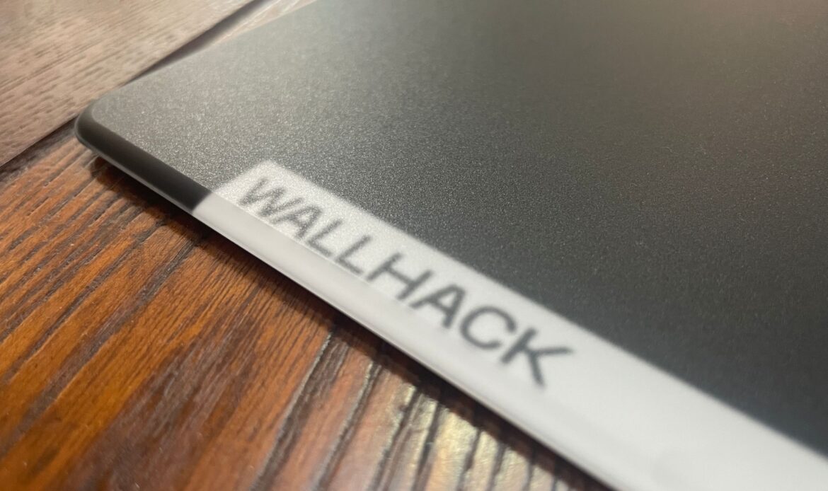 Hot swappable mouse batteries might be the hot new trend as it looks like Wallhack’s first ever mouse will have them