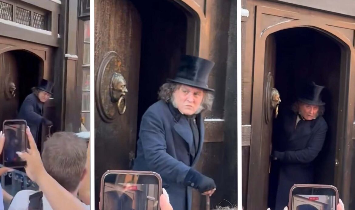 Johnny Depp Dressed As Scrooge At Comic Con Is Really Pathetic