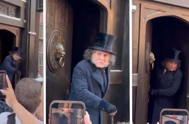 Johnny Depp Dressed As Scrooge At Comic Con Is Really Pathetic