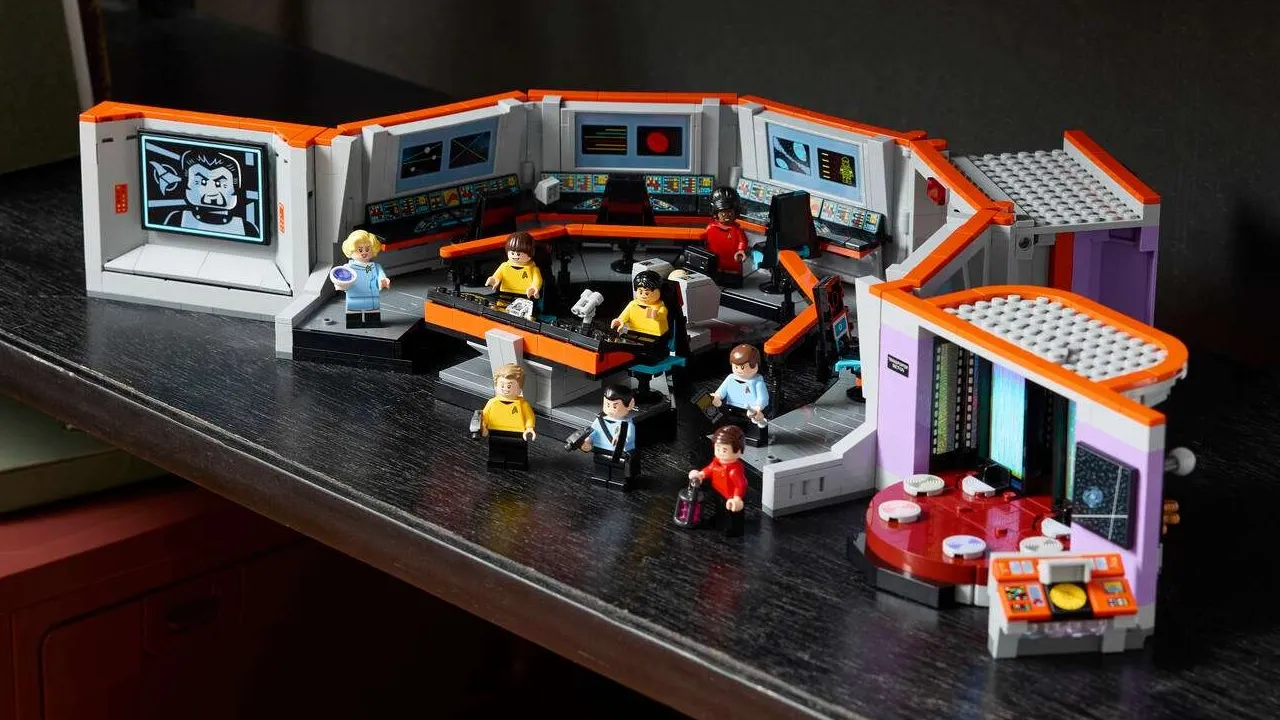 LEGO Star Trek: U.S.S. Enterprise NCC-1701 Bridge Is Up for Preorder