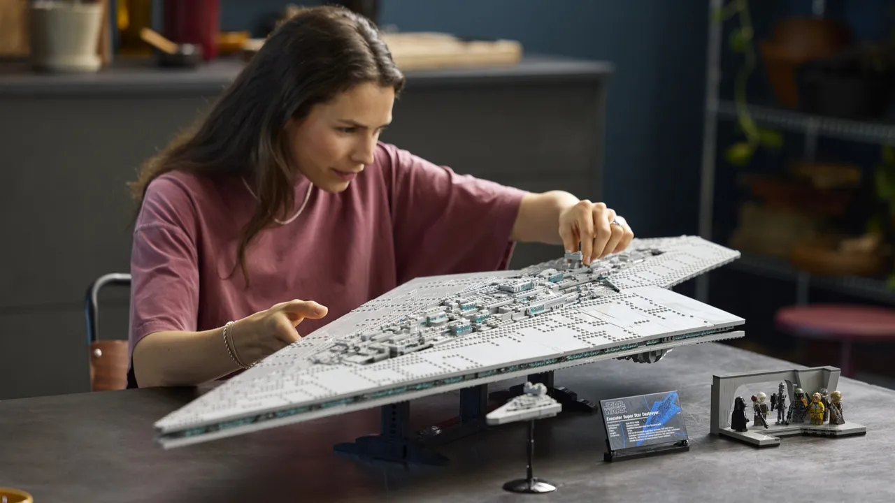 LEGO Unveils Longest Set Ever, The Star Wars Executor Super Star Destroyer