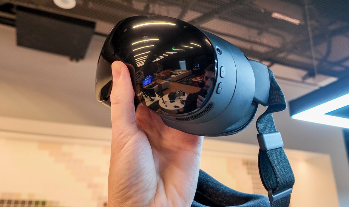 Unboxing videos of the Steam Frame have been leaked, giving us a closer look at the long-awaited VR headset