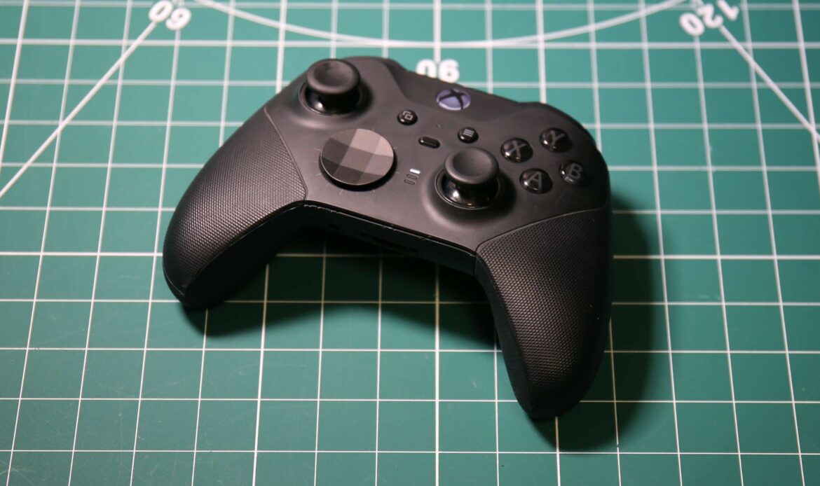 Redditor buys what looks to be a prototype Xbox Elite Series 3 controller, posts about it on Reddit, then the thread goes dark