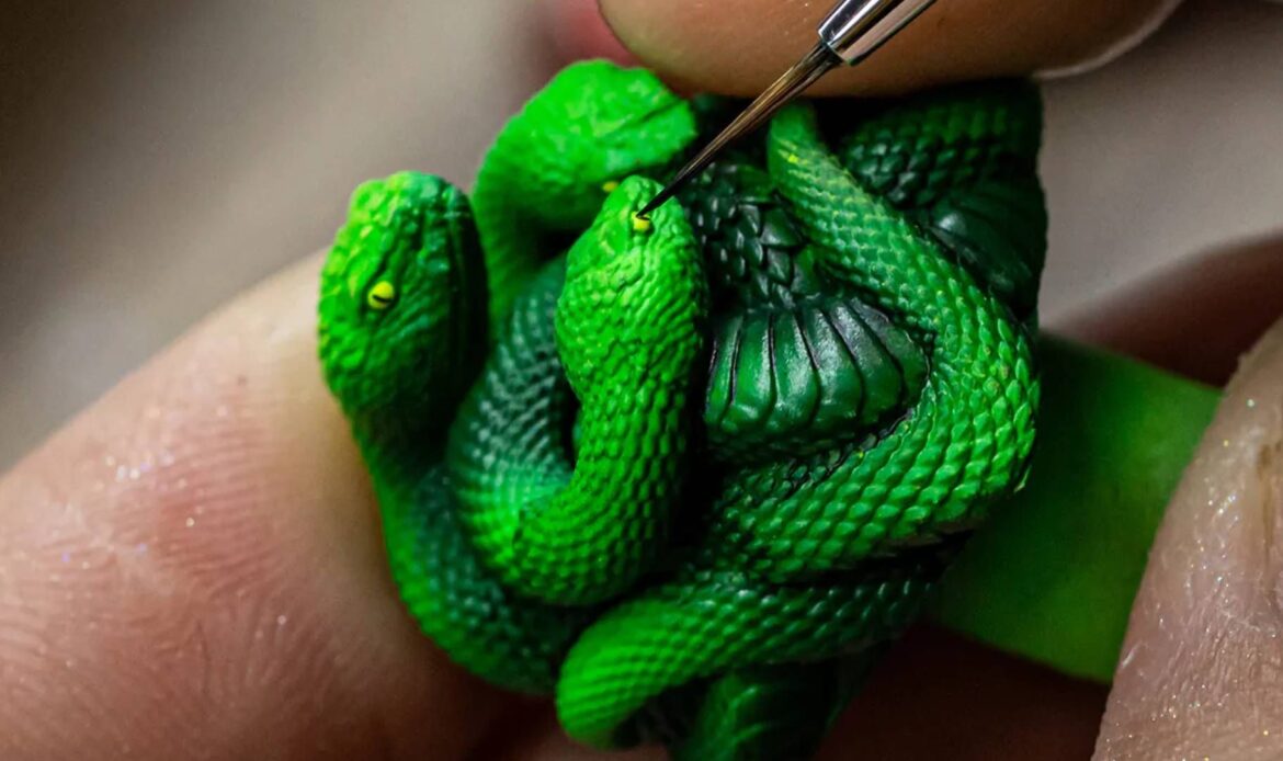 Razer has unveiled a highly limited hand-painted snake keycap, and it’s so detailed you can make out its every scale