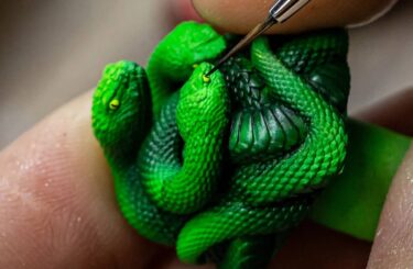 Razer has unveiled a highly limited hand-painted snake keycap, and it’s so detailed you can make out its every scale