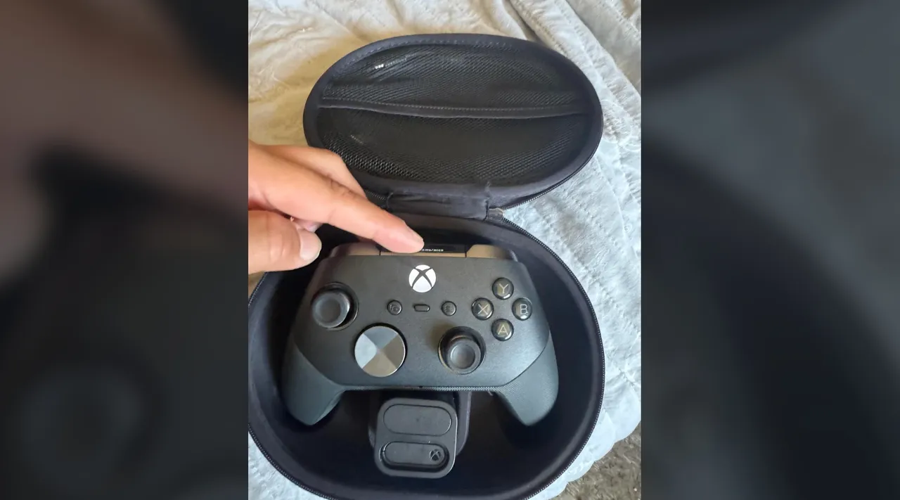 Xbox Elite Series 3 Controller Prototype (Allegedly, Anyway) Somehow Ends Up in a Customer’s Hands