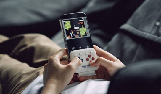 8Bitdo’s FlipPad controller lands today, and for under $30, it could beat my go-to Game Boy controller